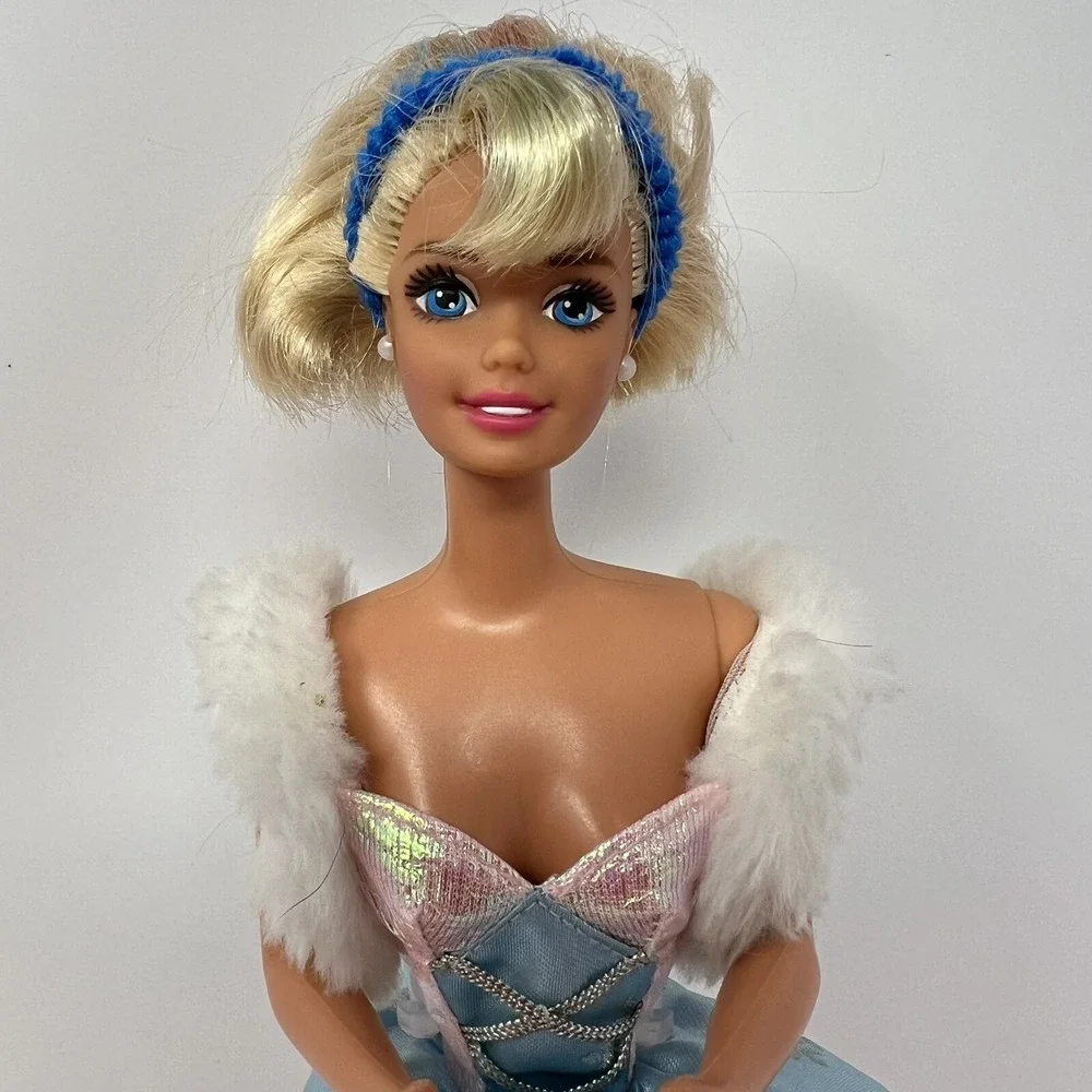 Barbie‎ Skating Star Doll Winter Blue Ice Dress Ice Skates by Mattel